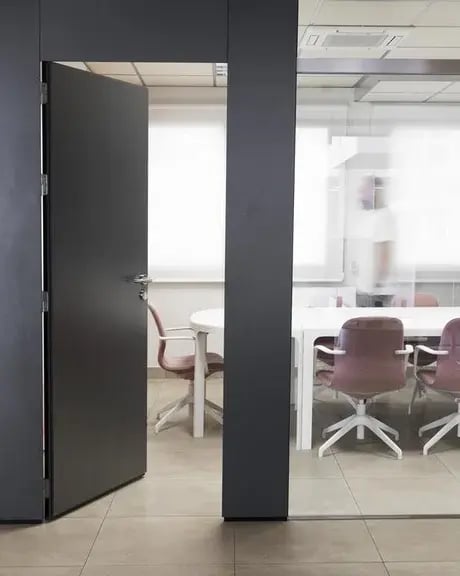 opened-business-office-without-people~-~media--4f35149e--query.3eab01c0