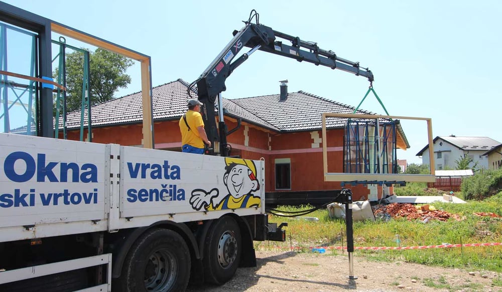 Menjava stavbnega pohištva in zaščita objekta.