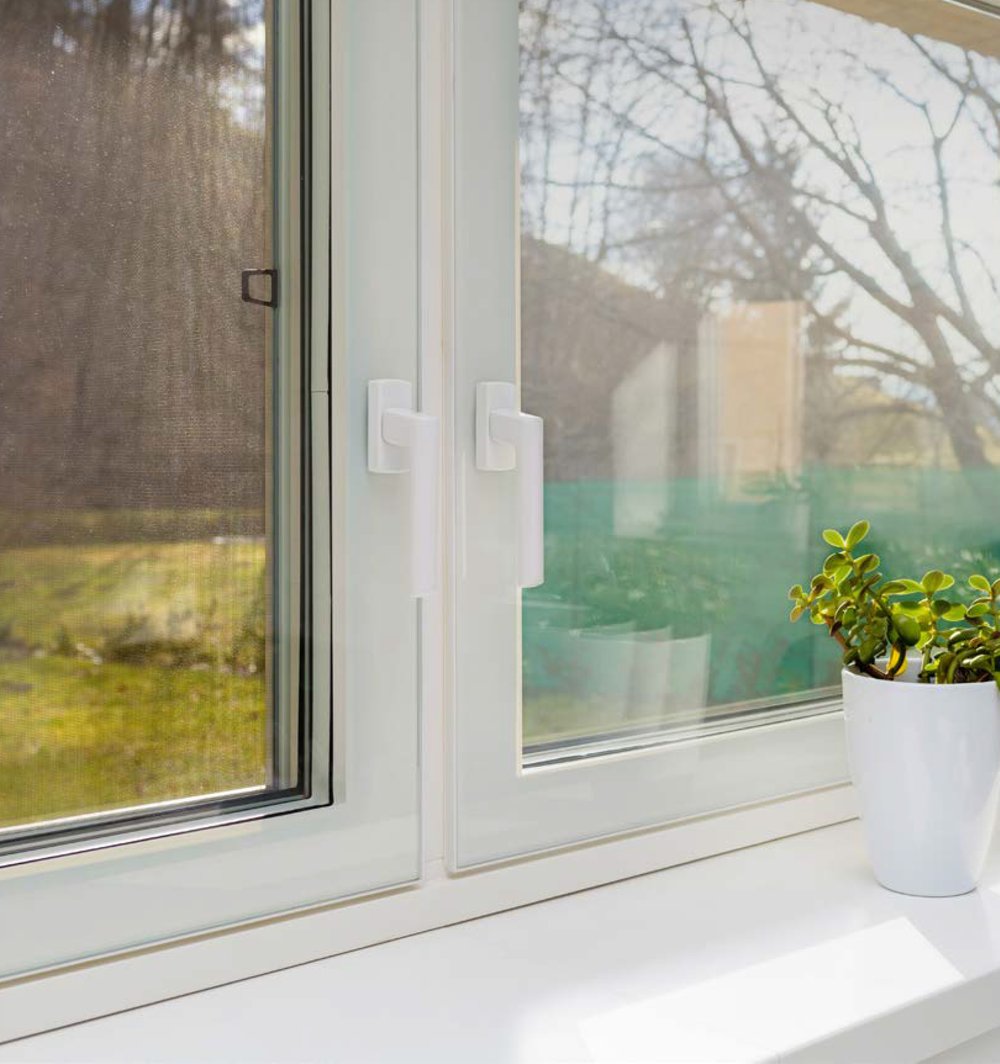Zaščitite svoj dom pred insekti z uporabo komarnikov za okna